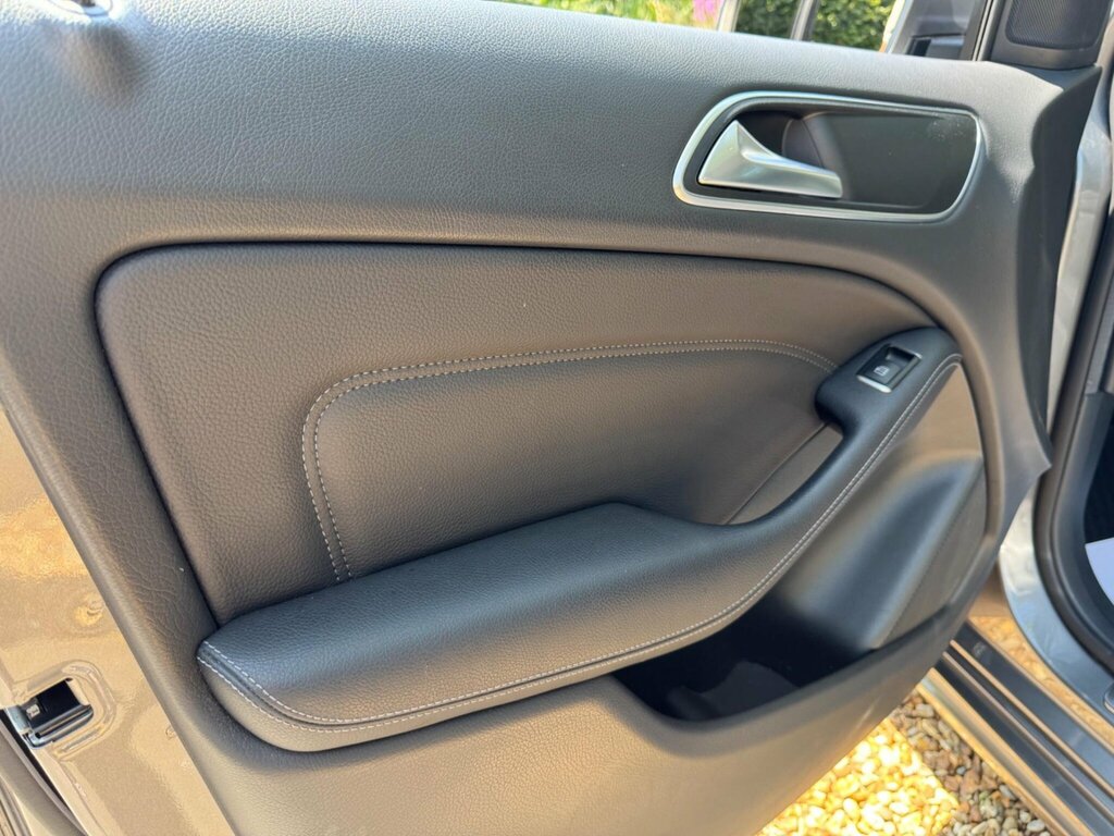 Mercedes-Benz B Class Automatic White #27