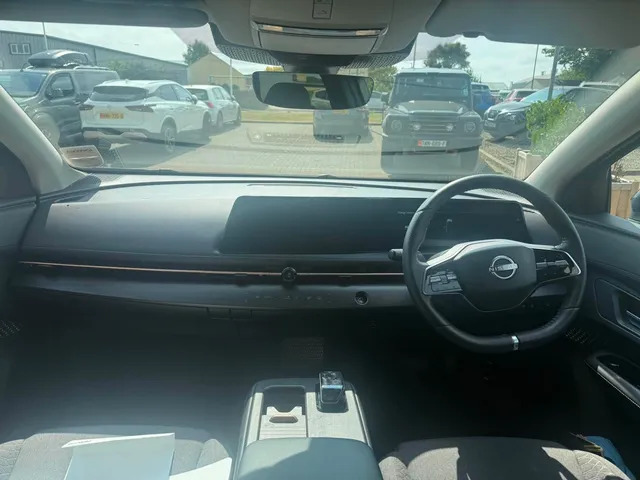 Nissan Ariya Shiro White #4