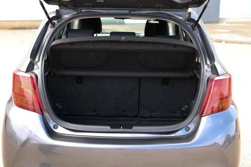 Toyota Yaris Hybrid 1.5 Excel 5-Dr Silver #9