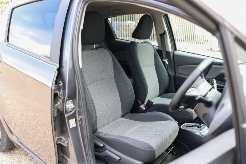 Toyota Yaris Hybrid 1.5 Excel 5-Dr Silver #7