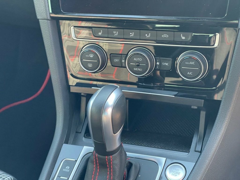 Volkswagen Golf 2L Gti Performance White #4