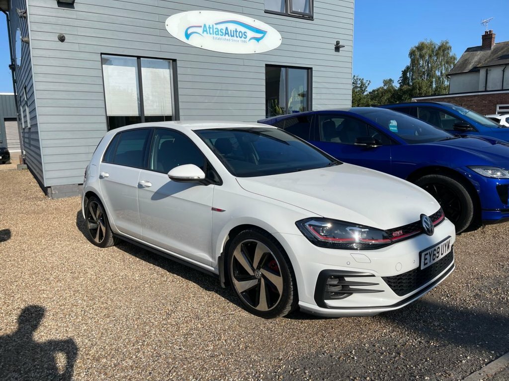 Volkswagen Golf 2L Gti Performance White