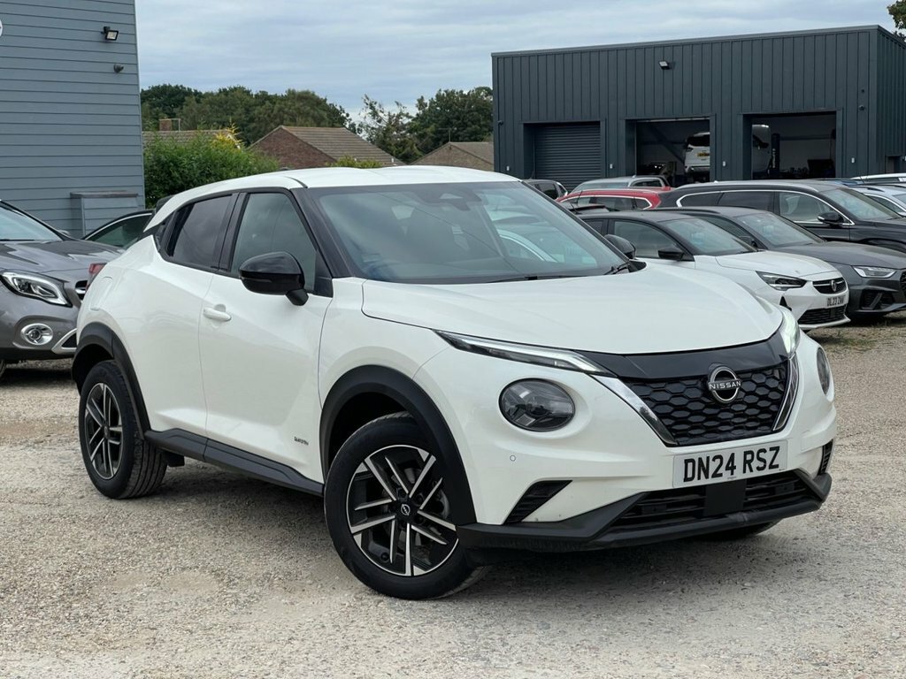 Nissan Juke 1.6L N-connecta White
