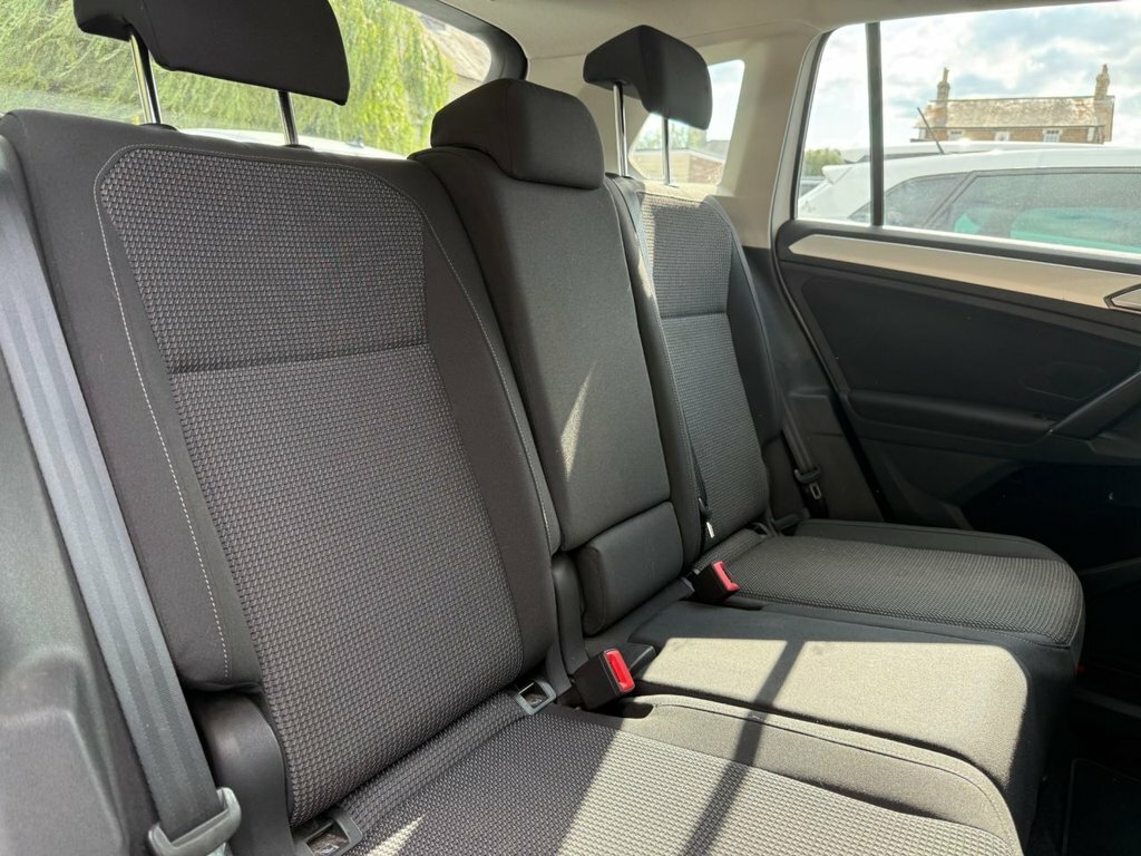 Volkswagen Tiguan 1.4L S White #4