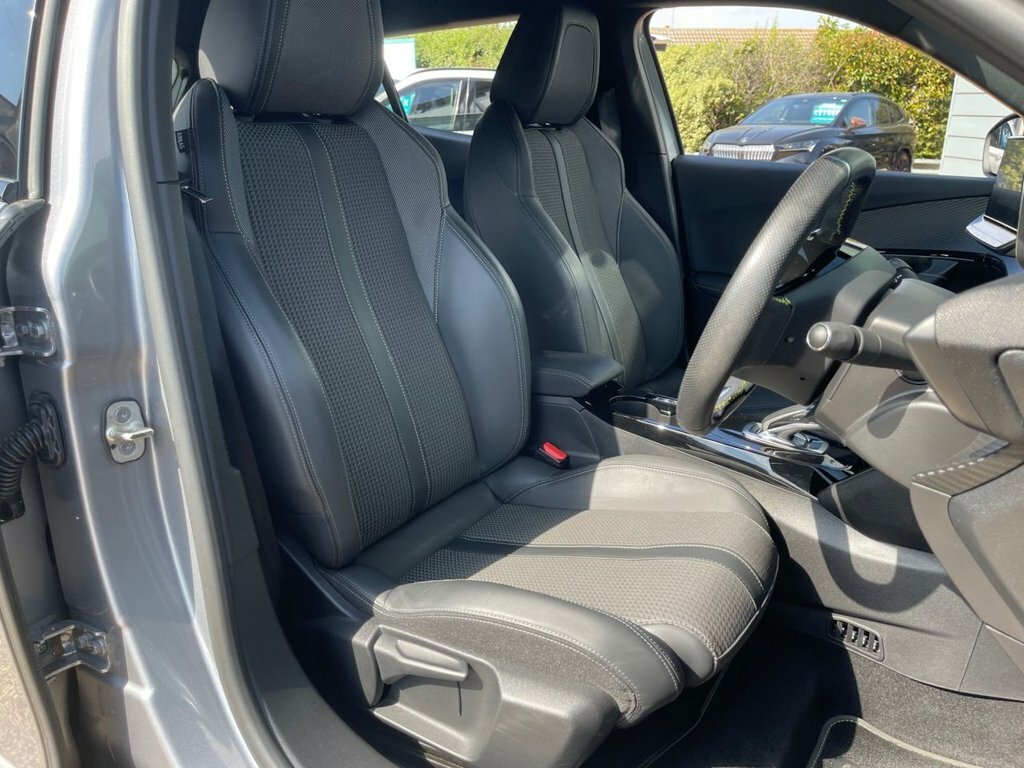 Peugeot e-2008 Suv Grey #5