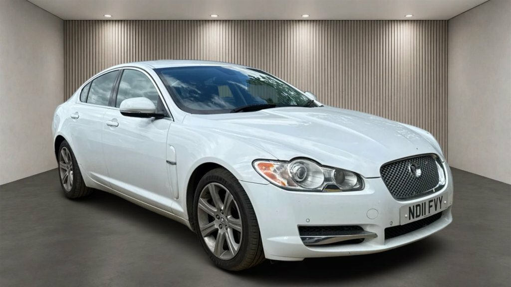 Jaguar XF 3L Luxury White