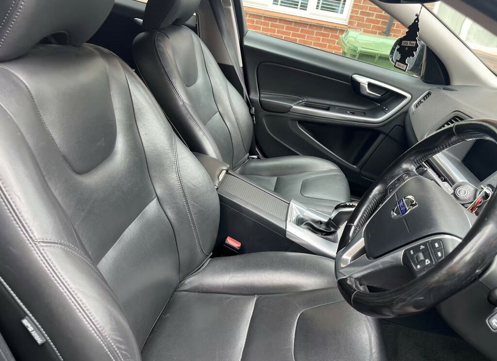 Volvo V60 Cross Country 2.4 Lux Nav D4 Awd Blue #4