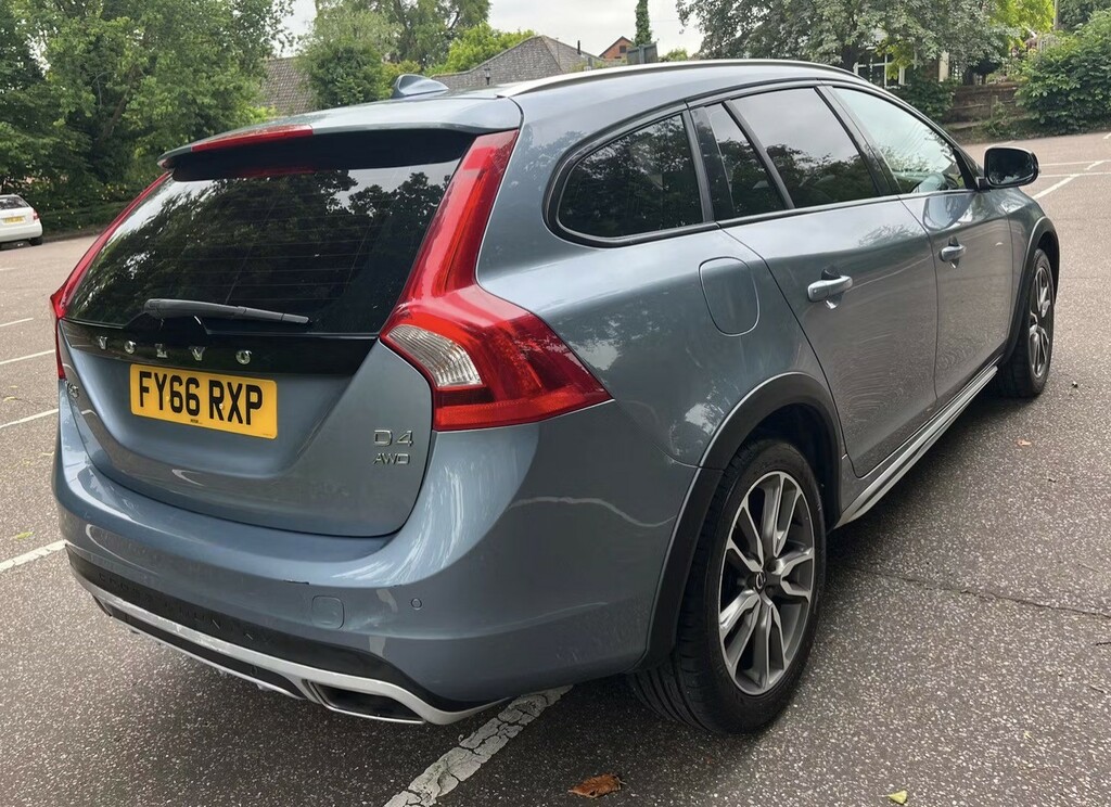 Volvo V60 Cross Country 2.4 Lux Nav D4 Awd Blue #2