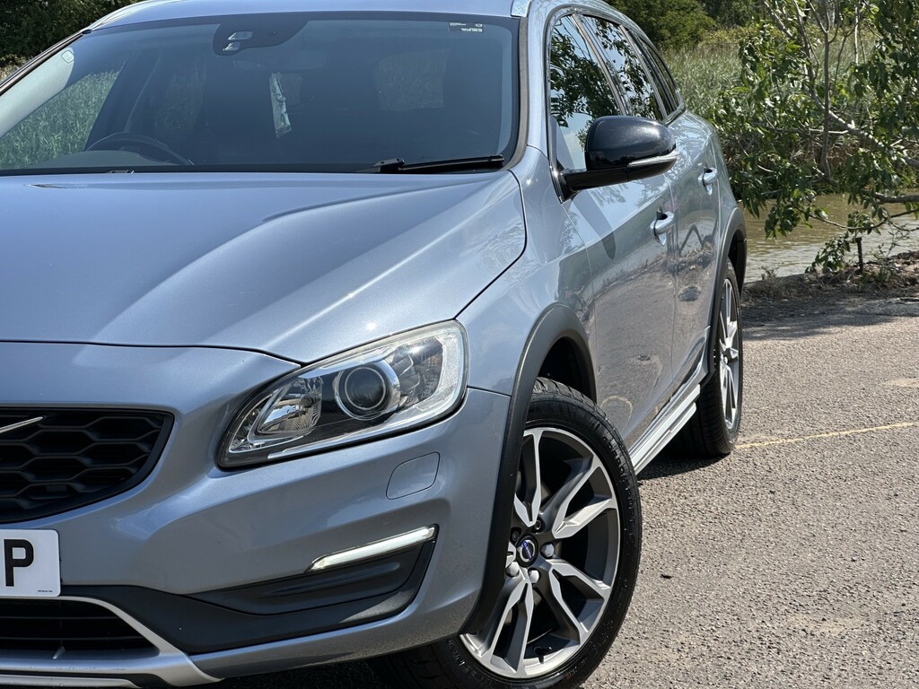 Volvo V60 Cross Country 2.4 Lux Nav D4 Awd Blue #6