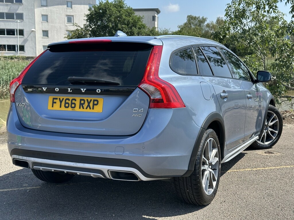 Volvo V60 Cross Country 2.4 Lux Nav D4 Awd Blue #3