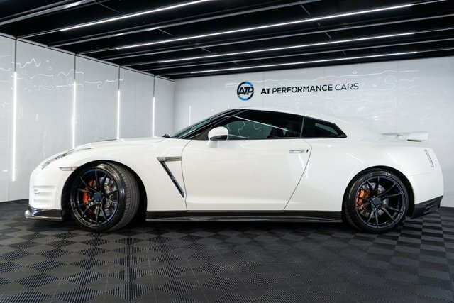 Nissan GT-R V6 Premium Edition Coupe White #3