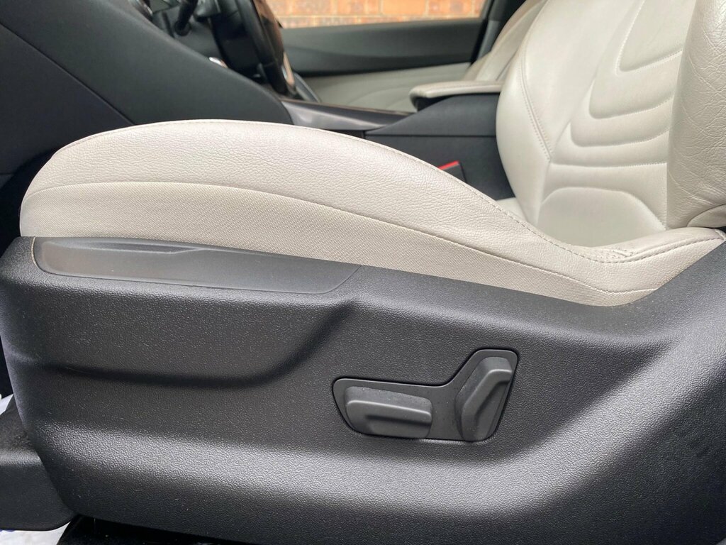 DS DS 5 Hatchback White #17