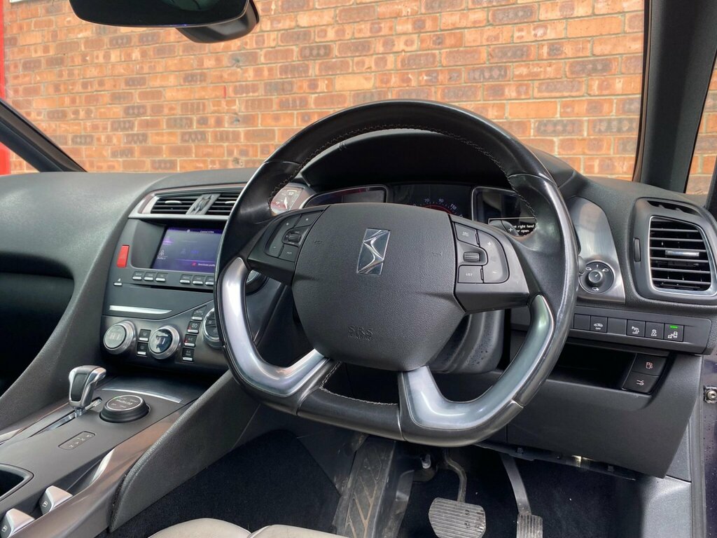 DS DS 5 Hatchback White #30