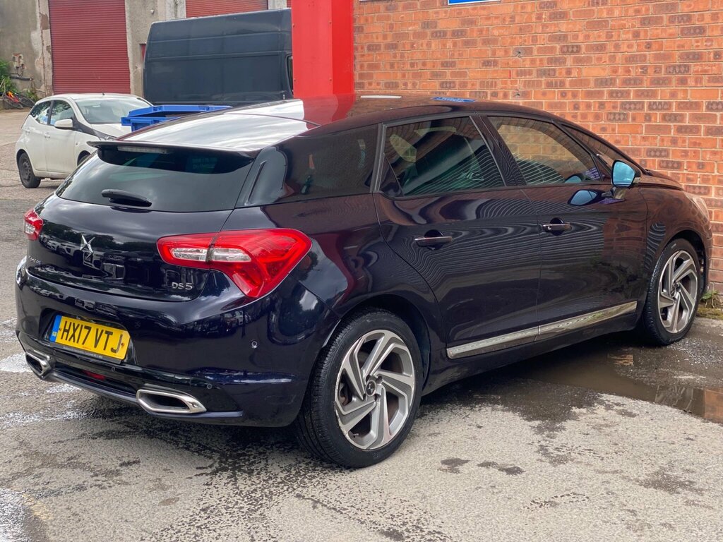 DS DS 5 Hatchback White #24