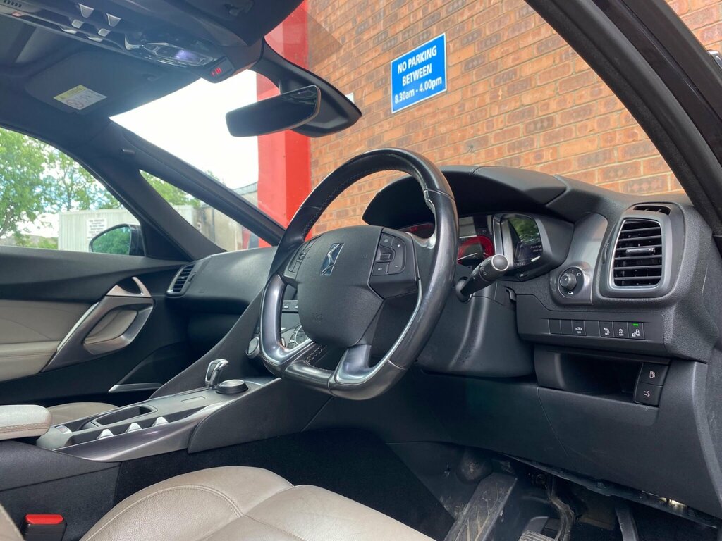 DS DS 5 Hatchback White #28
