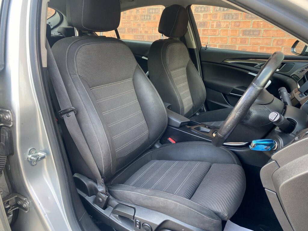 Vauxhall Insignia Hatchback 2.0 Cdti Exclusiv Euro 5 2011 Silver #10