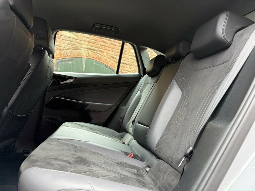 Volkswagen ID.4 Suv Black #11