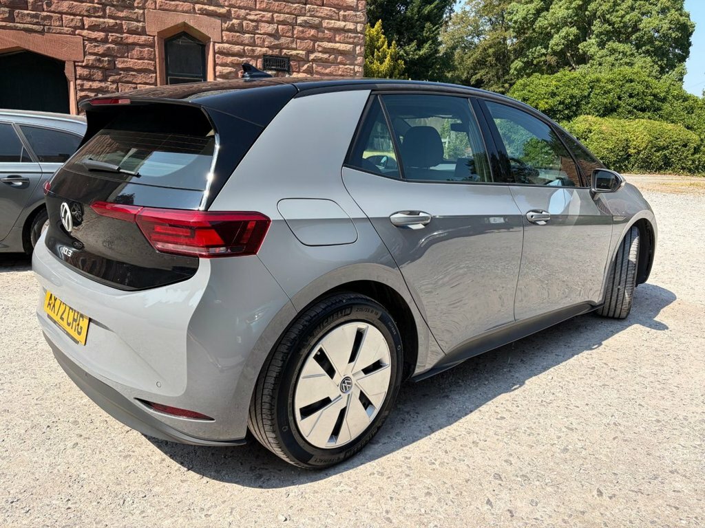 Volkswagen ID.3 Pro 58Kwh Life Hatchback 145 Ps Grey #4