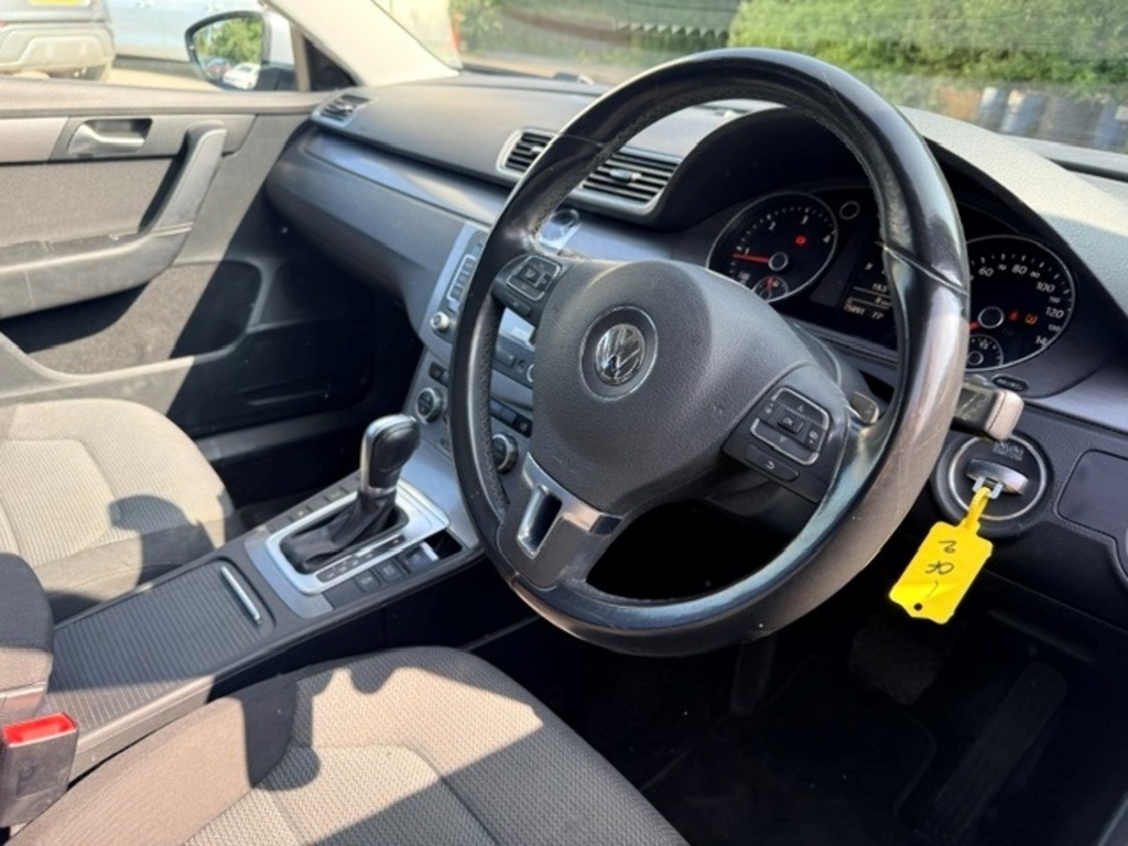 Volkswagen Passat 2L Highline Silver #21