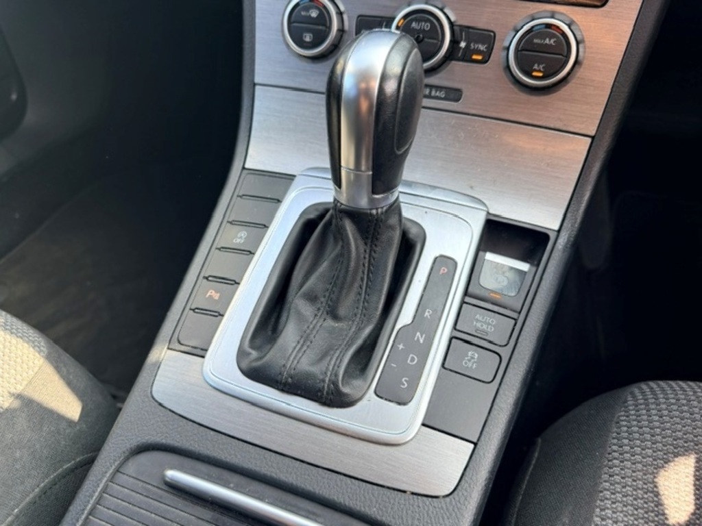 Volkswagen Passat 2L Highline Silver #14