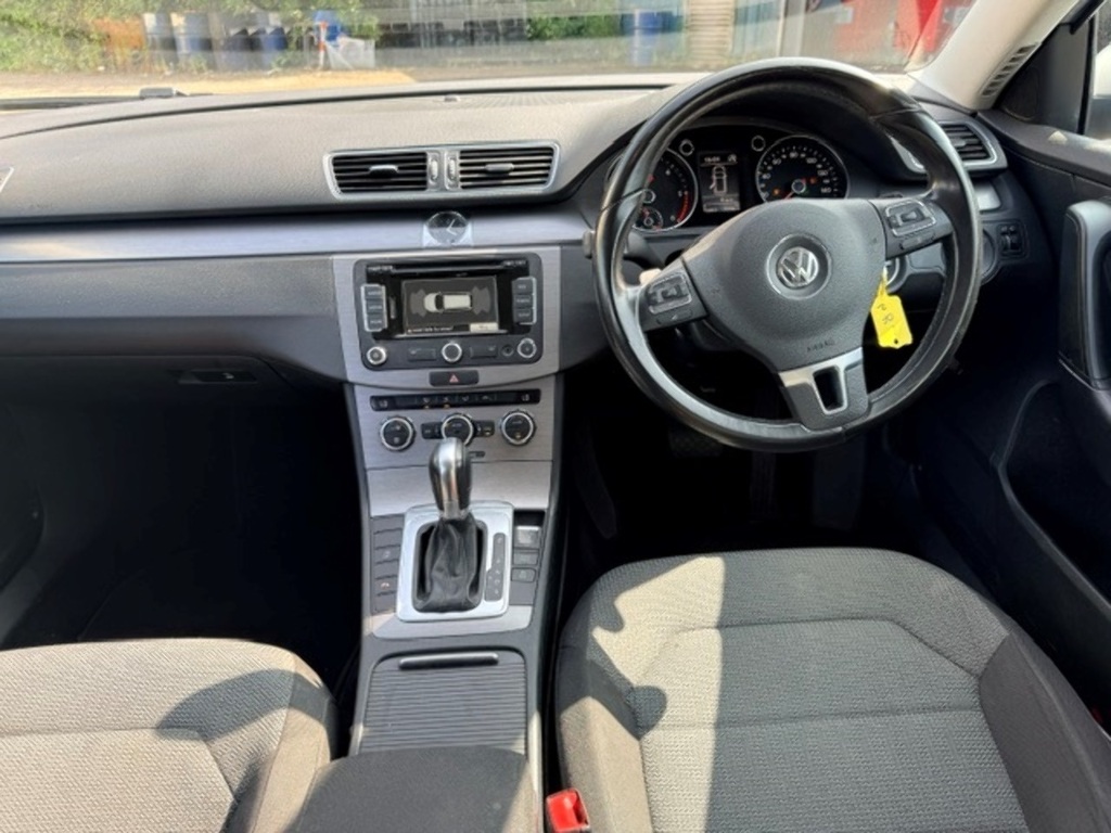 Volkswagen Passat 2L Highline Silver #20