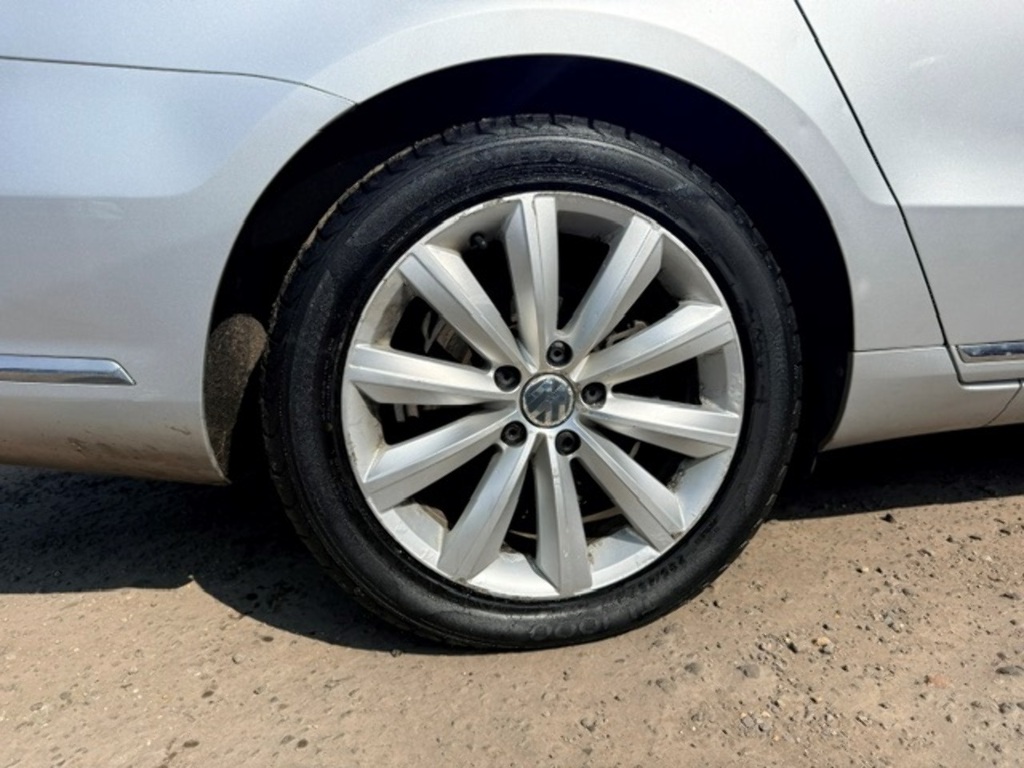 Volkswagen Passat 2L Highline Silver #16