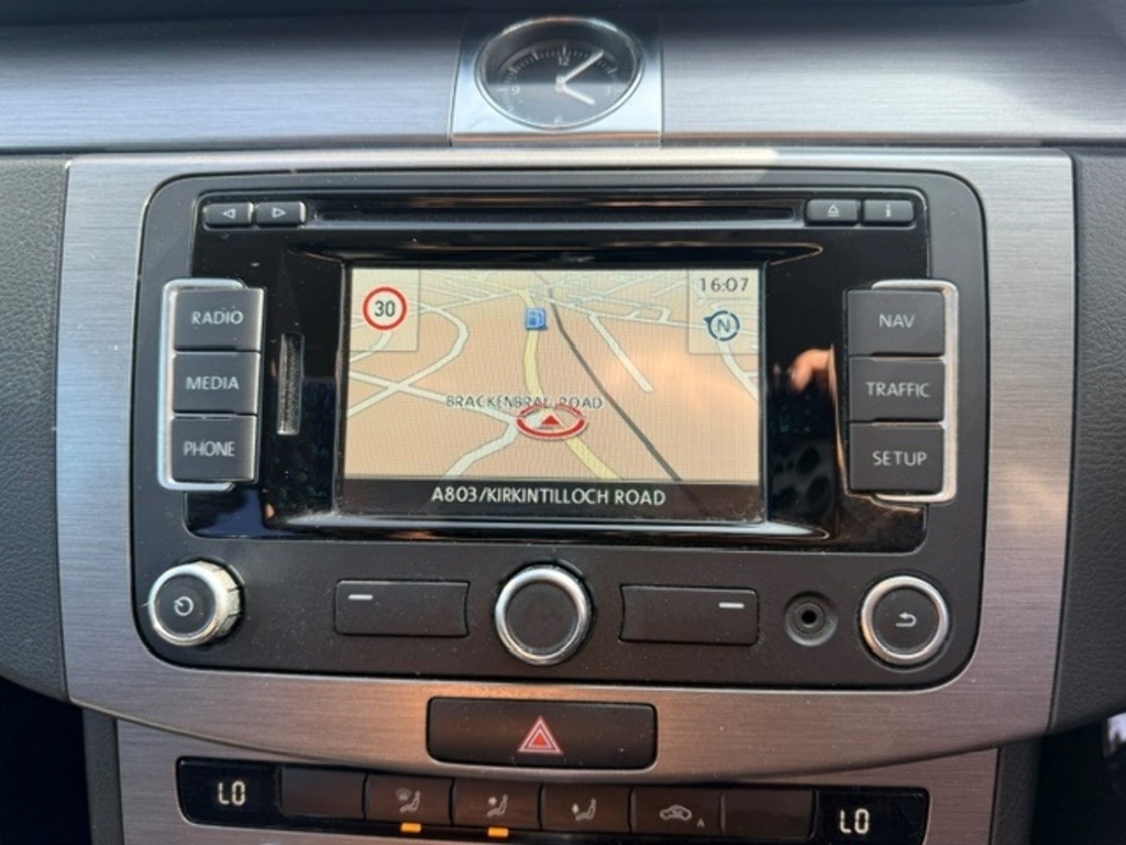 Volkswagen Passat 2L Highline Silver #24
