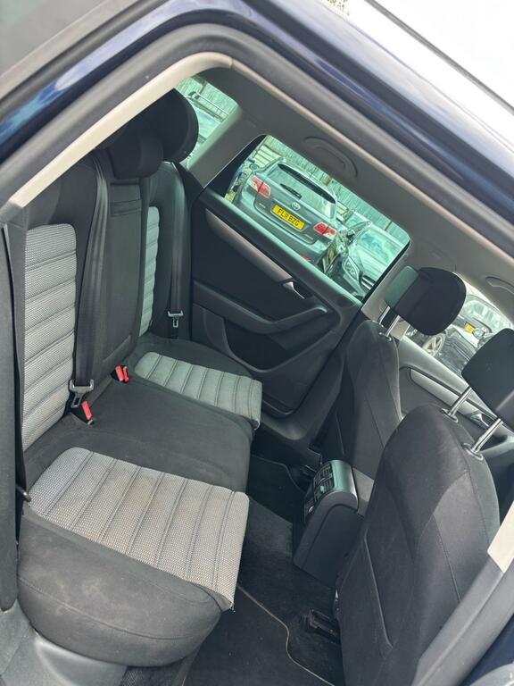 Volkswagen Passat 2012 Blue #17