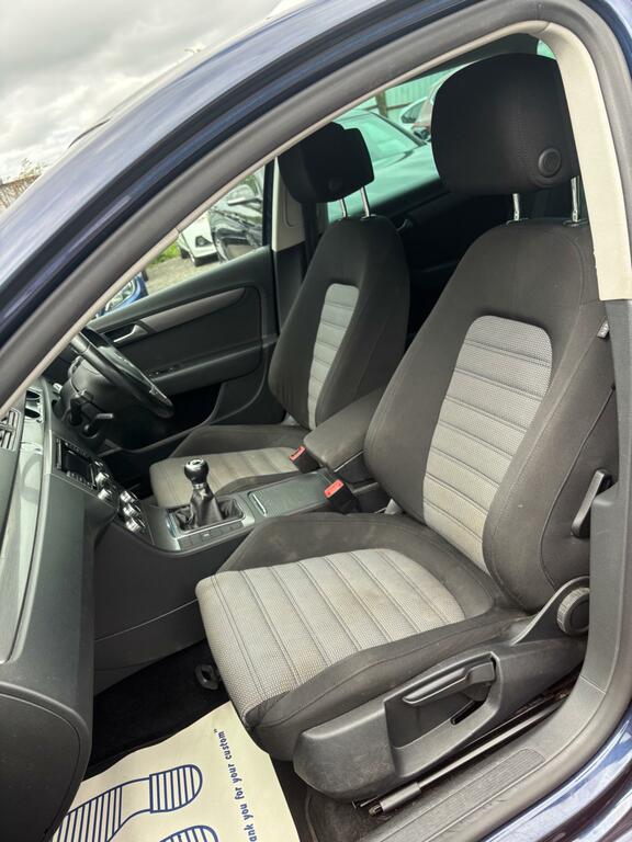 Volkswagen Passat 2012 Blue #16