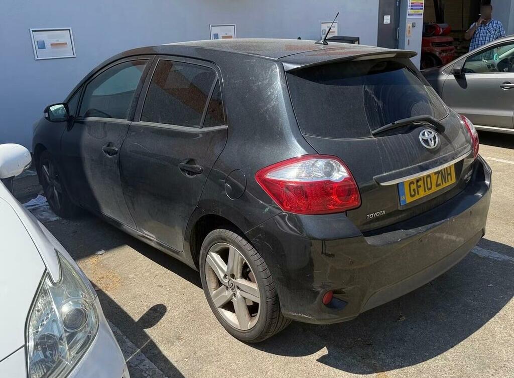 Toyota Auris Sr Black #4