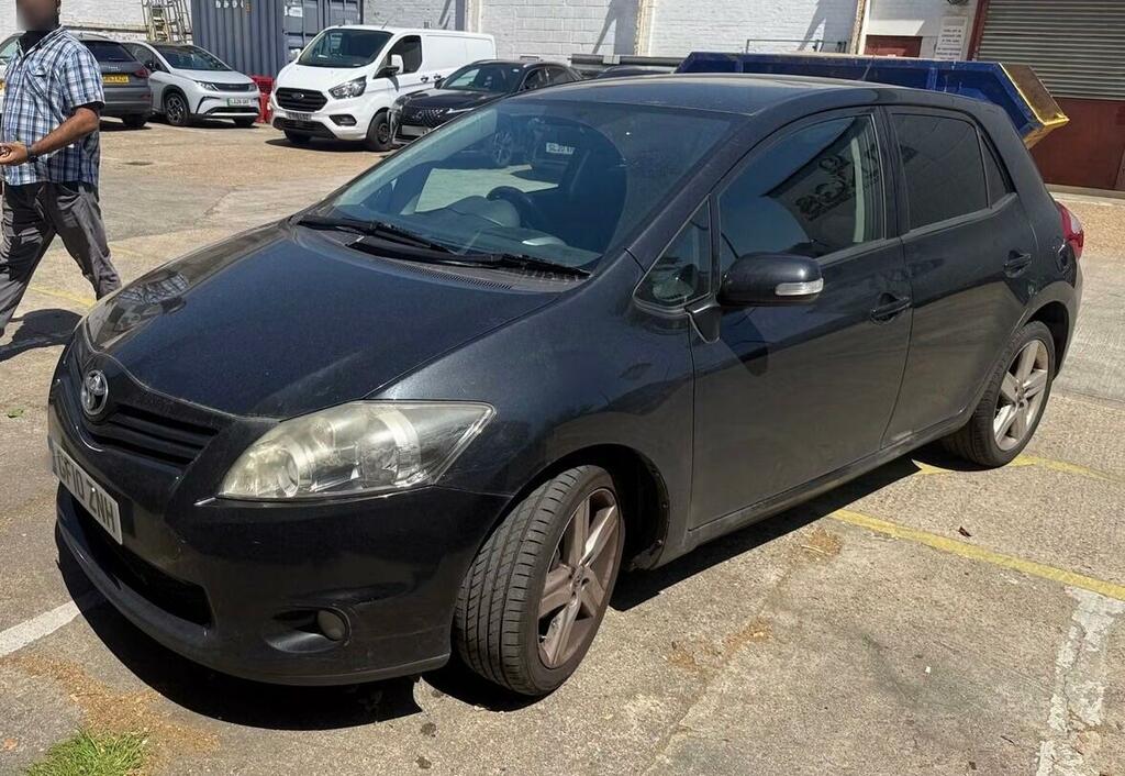 Toyota Auris Sr Black #2