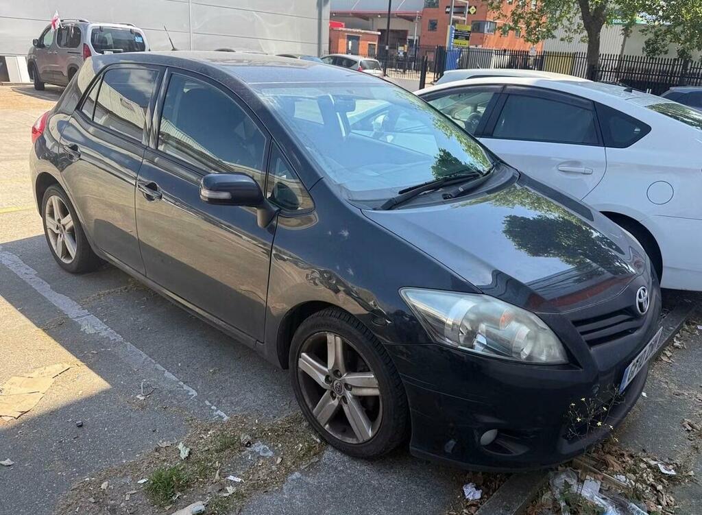 Toyota Auris Sr Black