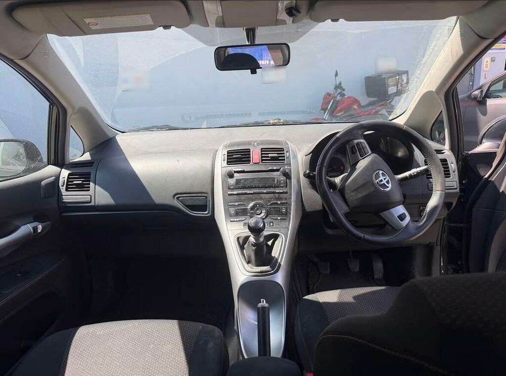 Toyota Auris Sr Black #5