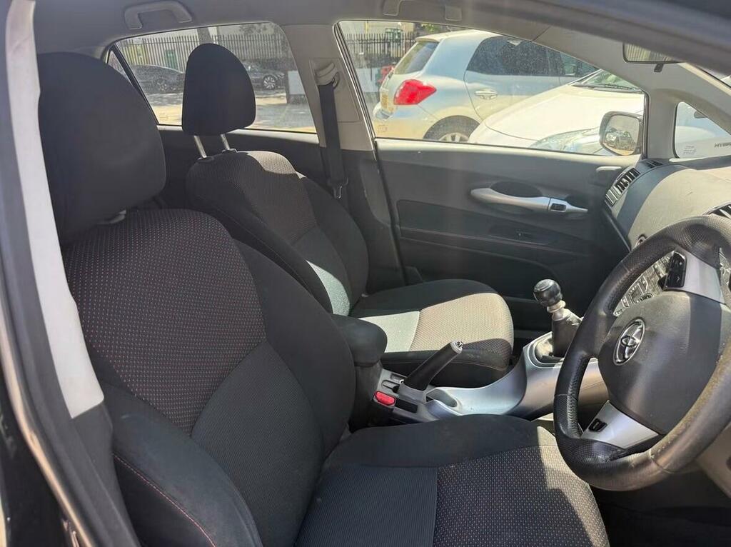 Toyota Auris Sr Black #6