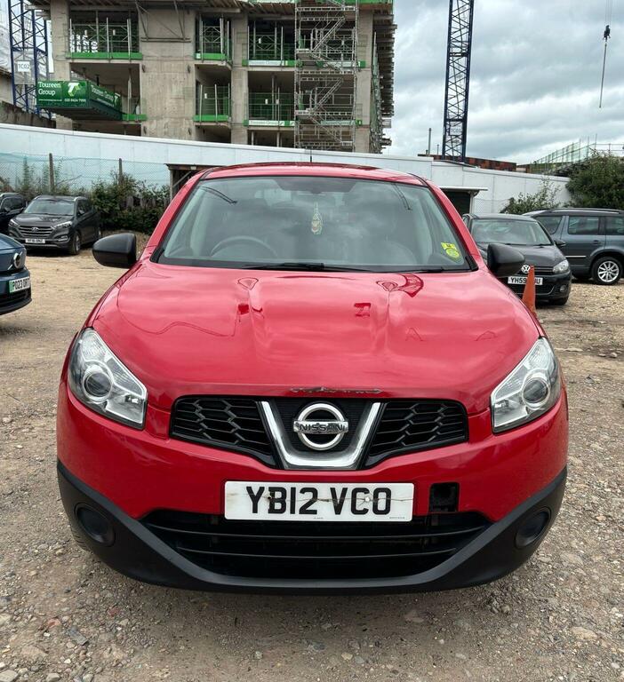 Nissan Qashqai+2 Visia Red #4