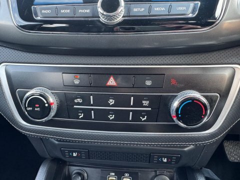 SsangYong Musso Saracen Auto Red #51