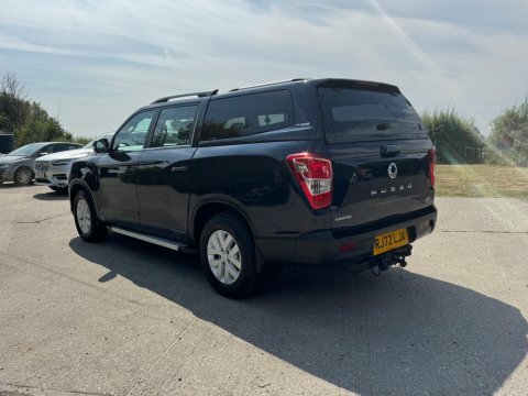 SsangYong Musso Saracen Auto Red #52