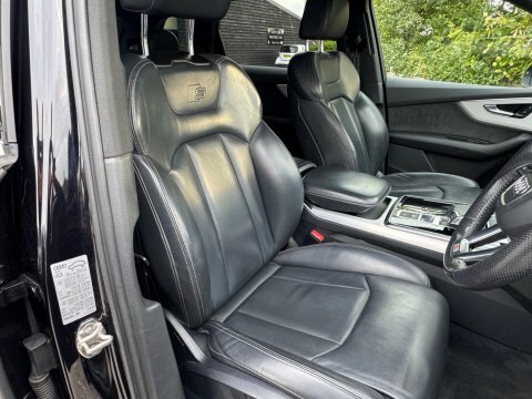 Audi Q7 3.0 Tdi V6 Black #2