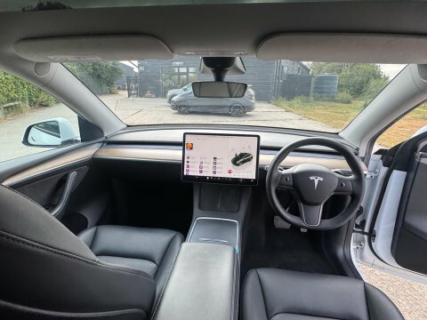 Tesla Model Y Dual Motor Long White #4