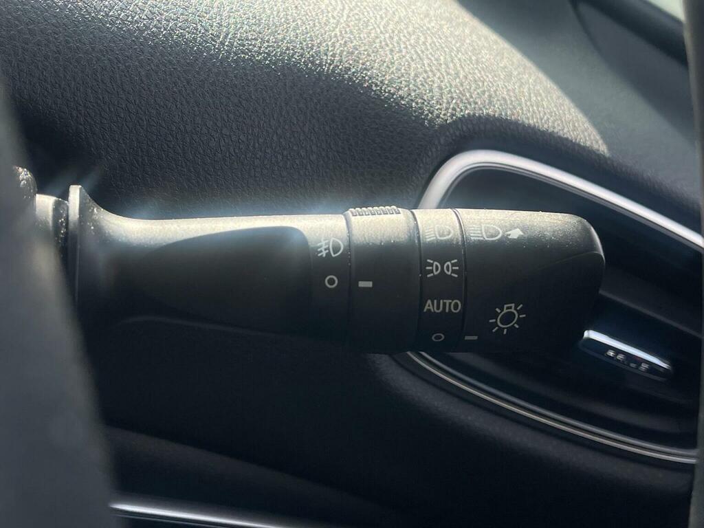Toyota Prius 1.8 Phev Excel Cvt White #22