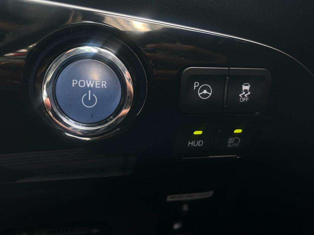 Toyota Prius 1.8 Phev Excel Cvt White #25