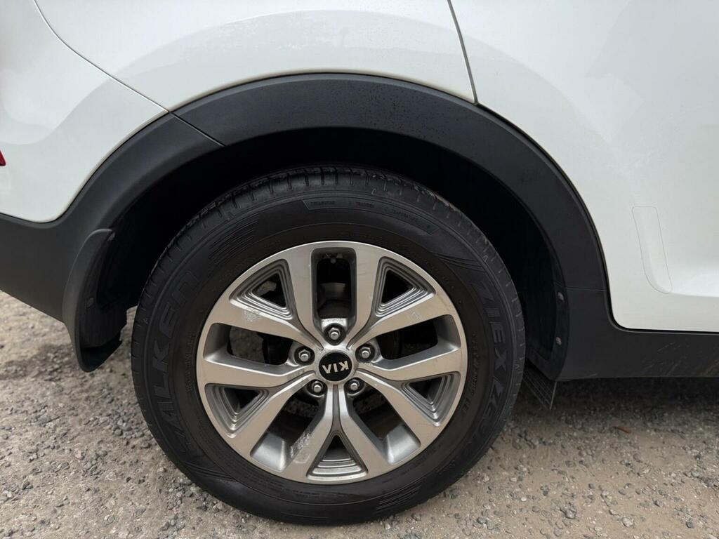 Kia Sportage  White #40