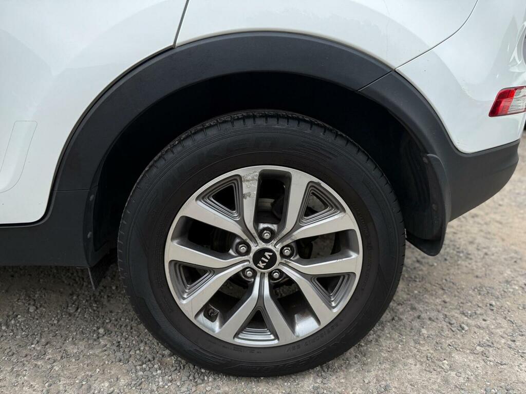 Kia Sportage  White #42