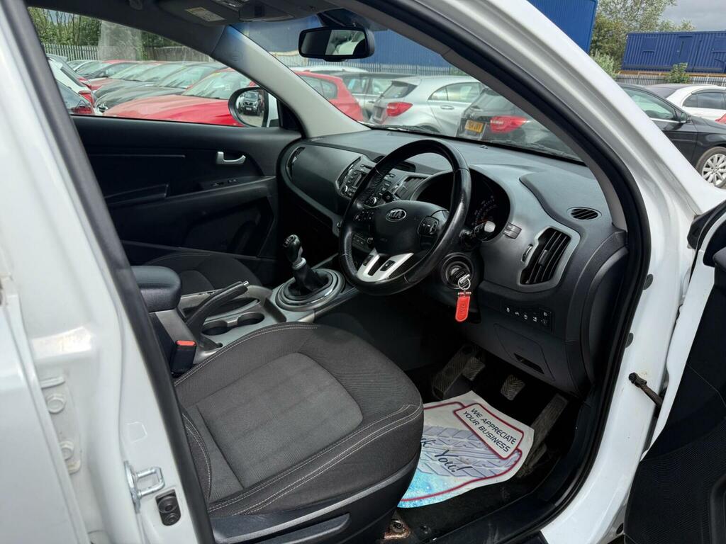 Kia Sportage  White #10
