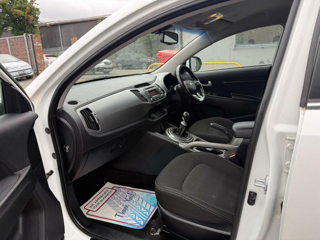 Kia Sportage  White #13