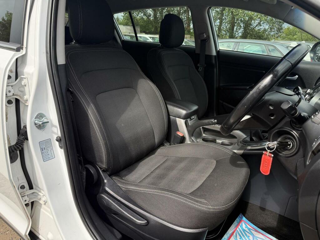 Kia Sportage  White #11