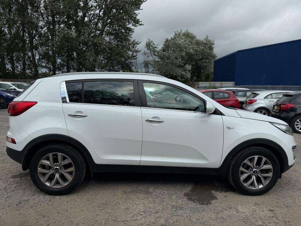 Kia Sportage  White #8