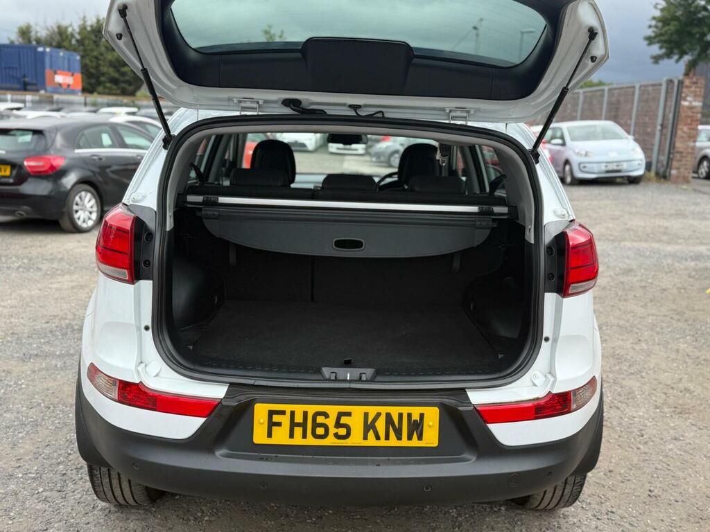 Kia Sportage  White #7