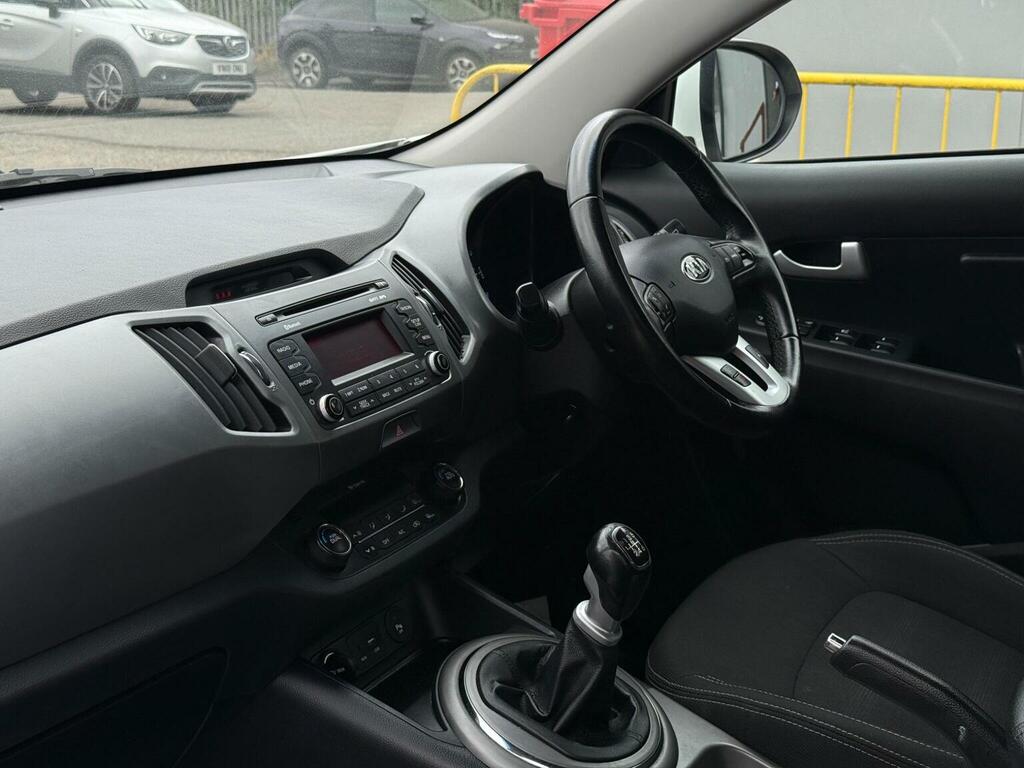 Kia Sportage  White #12