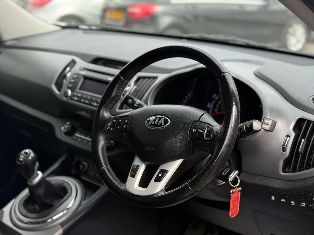 Kia Sportage  White #9